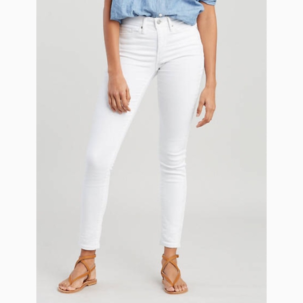 ⚡️4 for $25!⚡️ Levi’s White Hi Rise White Skinny